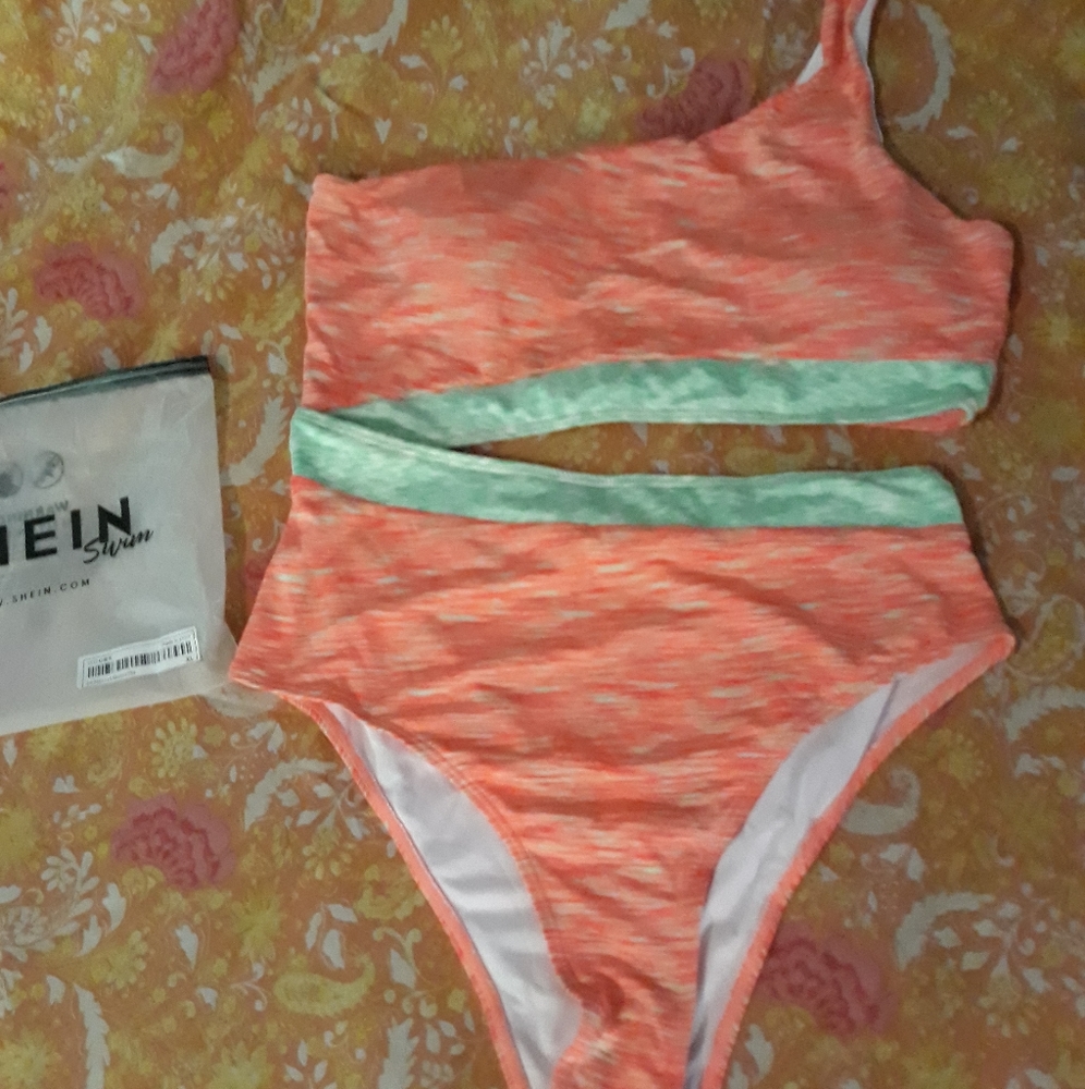 NWT 🍉One Piece Swimsuit Cut Out One Shoulder XL NEVER WORN SHEIN brand 🍉😎🏖